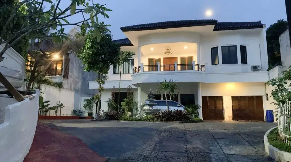 DIJUAL RUMAH MEWAH,TERAWAT, SIAP HUNI DIKEMANG, JAKARTA SELATAN