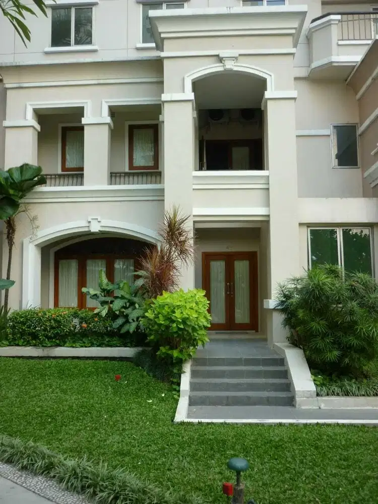1 433. Dijual Townhouse Garden Mansion 2 Lantai Mewah dan Luas Tower A