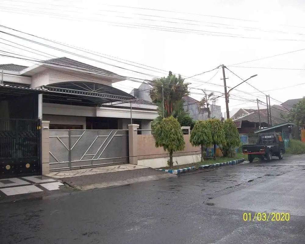 Rumah di Bendul Merisi Selatan