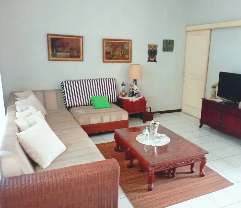 Rumah standar rapih Depan gerbang masuk Bukit Dago