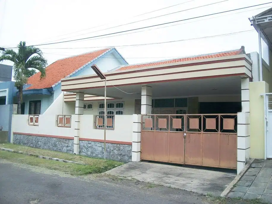 Rumah di Medokan Ayu