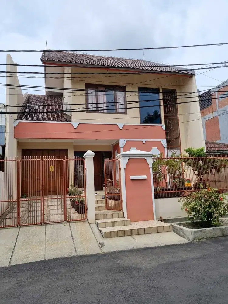 Harga Murah Rumah Rapi dan Bersih 2 Lantai Di Kelapa Gading