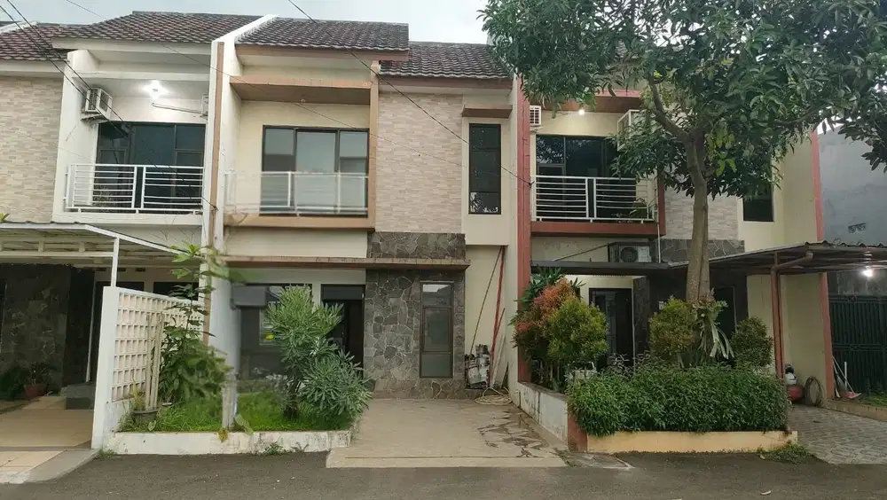 Rumah Tingaal 2 Lantai Di Perumahan Villa Noor