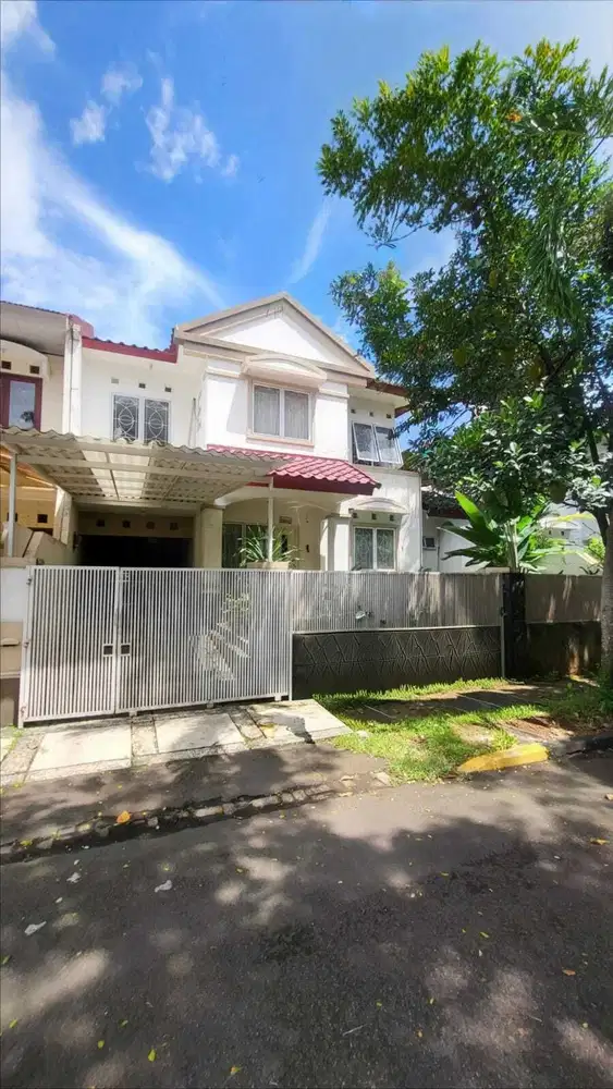 Rumah Hadap Taman di Puspita Loka BSD Dekat Sekolah