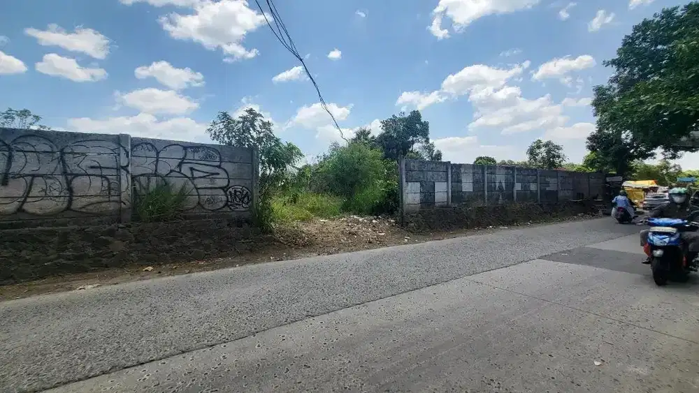 Tanah Kotak Pinggir Jalan Raya di Gunung Sindur