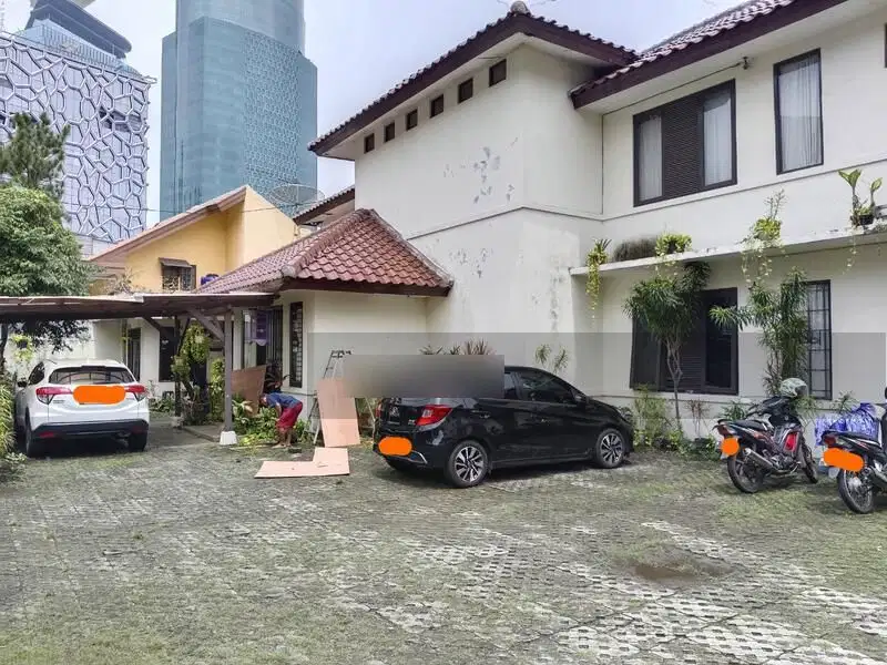 Rumah klasik Setia Budi Timur, lokasi strategis.