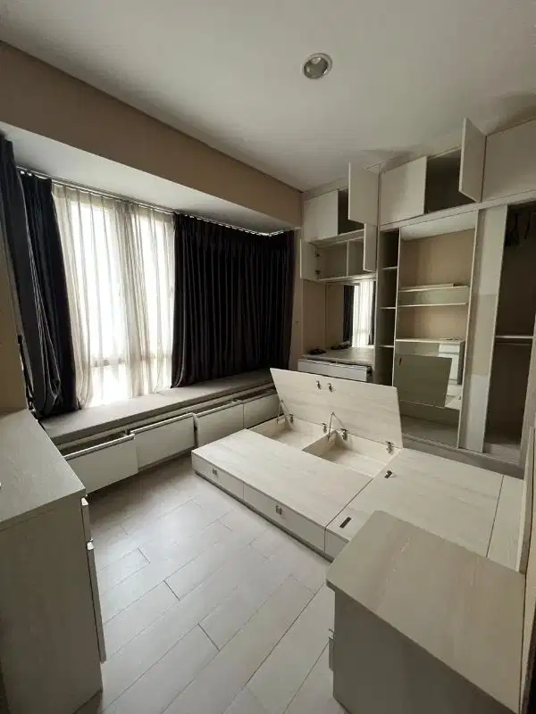 Town house Springhill Kemayoran Luas 9x17 M2 Bangunan 5 Lantai Bagus