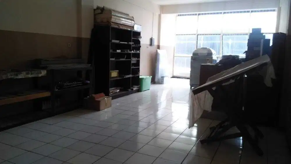 1 563. Jual Cepat Ruko RMI 4 Lantai di Tengah Kota