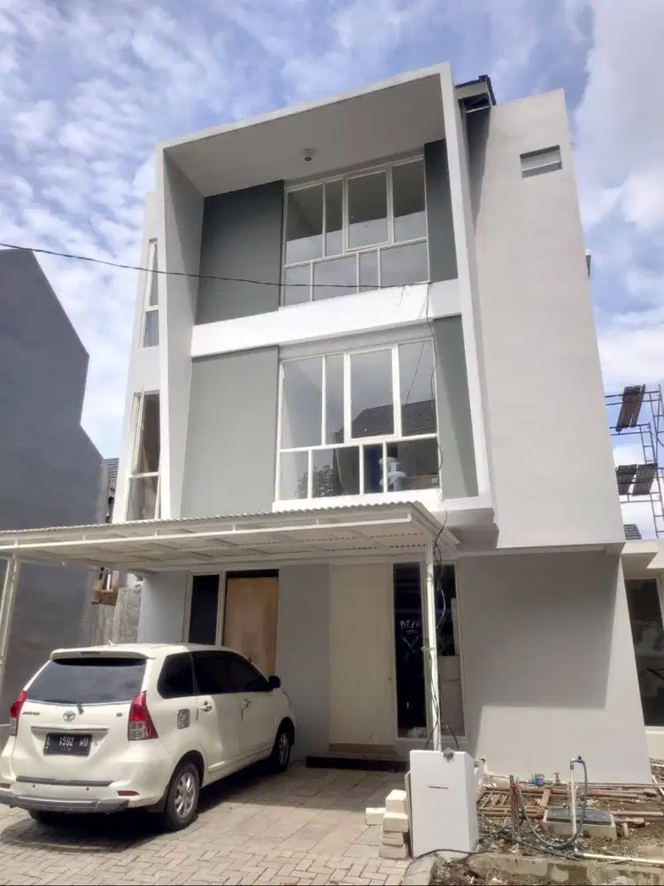 Dijual Rumah 3 Lantai Royal Residence Wiyung Surabaya