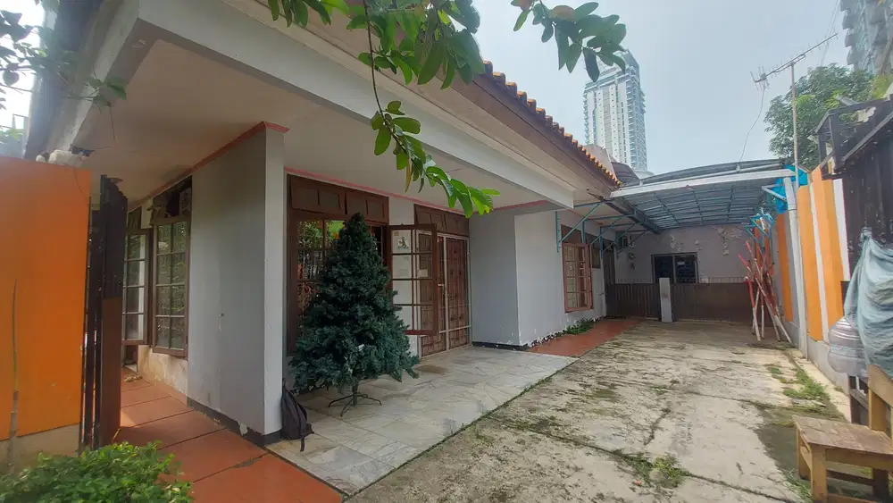 Rumah Hoek Hitung Tanah Lokasi Prime Strategis di Kebayoran Baru