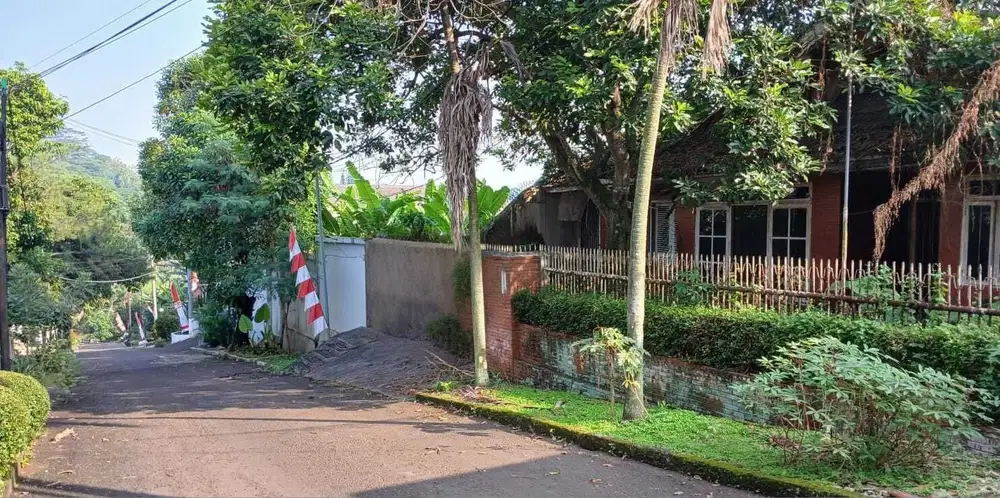 Rumah Tua Hitung Tanah Lokasi Bagus Harga dekat NJOP Mega Cinere