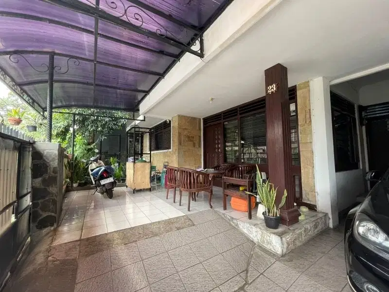Dijual Rumah Asri dan Nyaman di Tebet Barat