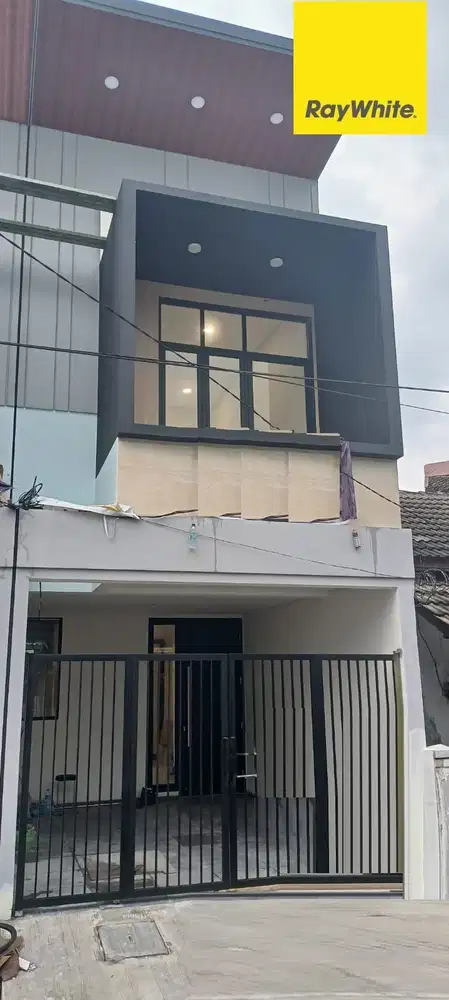 Dijual Rumah 2 lantai di Rungkut Mapan Barat Surabaya