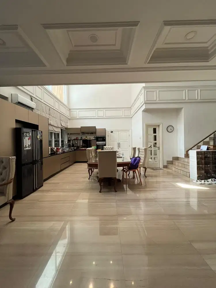 Rumah Eklusive dan Mewah  di Kawasan Pemukiman Elite Pondok Indah