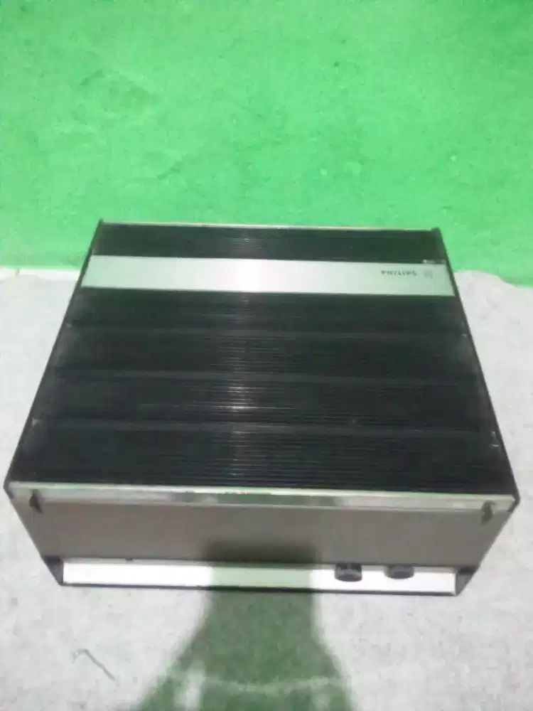 Pemutar piringan hitam PHILIPS portable
