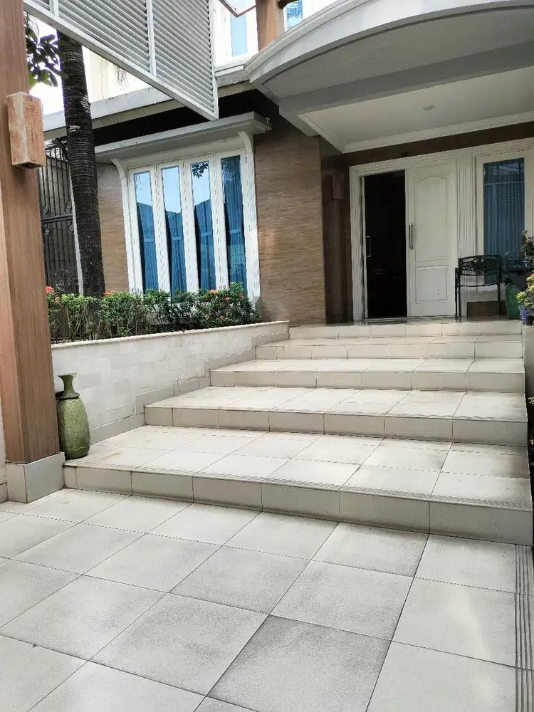 Rumah Mewah dan Asri - Siap Huni - Swimming Pool