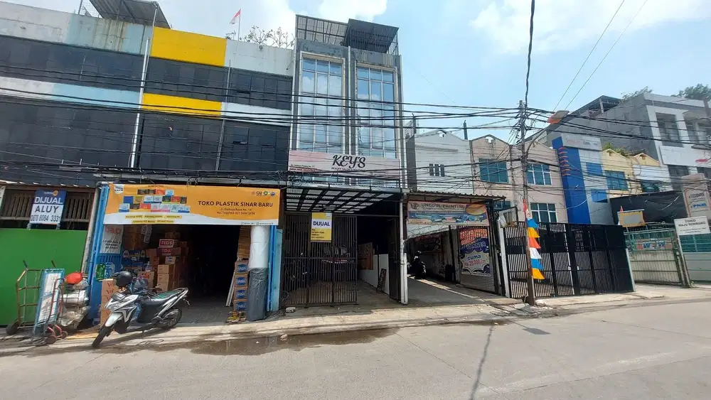 Ruko 4 Lantai Besar Ex Butik dan Salon di Kedoya, Jakarta Barat