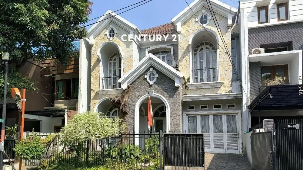 Rumah Klasik Cantik Siap Huni Depan Taman Dijual Di Pondok Indah