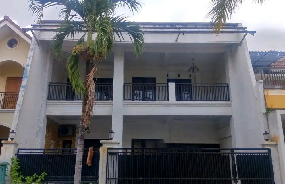 Disewakan Rumah 2 1/2 lantai semi furnished di Grand Prima Bintara