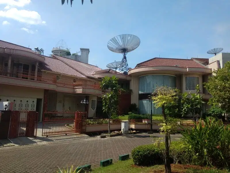 rumah mewah tampak siring Bgv kelapa gading