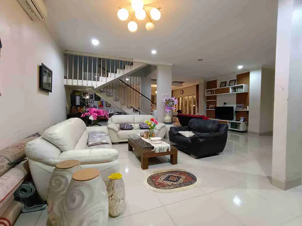 Rumah Luas Lokasi Strategis di Bintaro Dekat Stasiun Pondok Ranji
