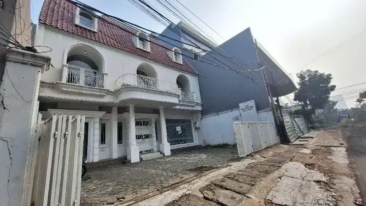Rumah Tempat Usaha 3,5 Lantai di Gandaria Kramat Pela, Jakarta Selatan