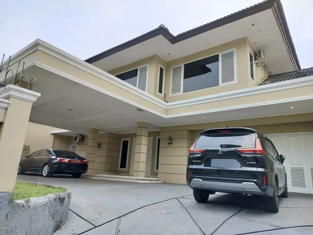 Disewakan Rumah Luas Siap untuk Usaha/Klinik di Pondok Indah