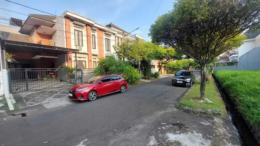 Rumah Apik 2 Setengah Lantai Lingkungan Asri Di Kemang Pratama Bekasi