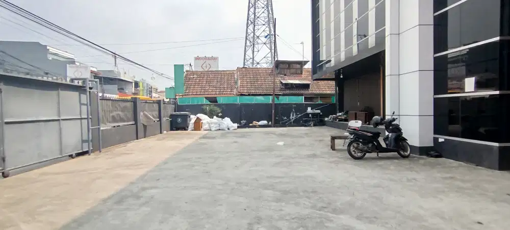 Gedung 4 lantai lebar 25 jalan besar 2 arah di Plumpang Semper, Koja