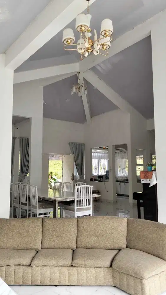Villa Asri 1600 m2 di Megamendung, Suasana Tenang, Full Furnished!