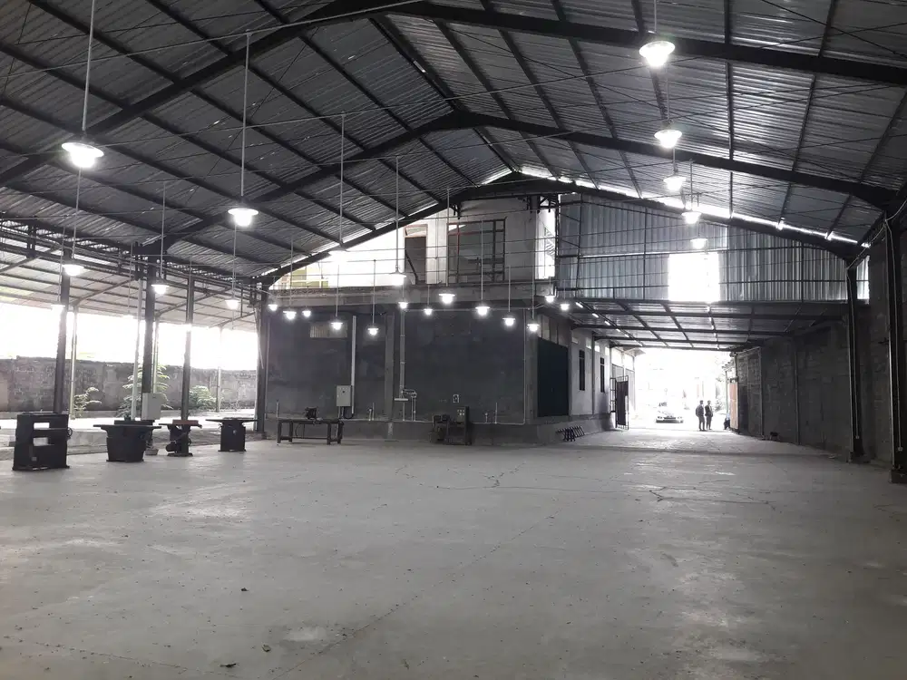 Lokasi strategis pinggir jalan raya bisa untuk produksi