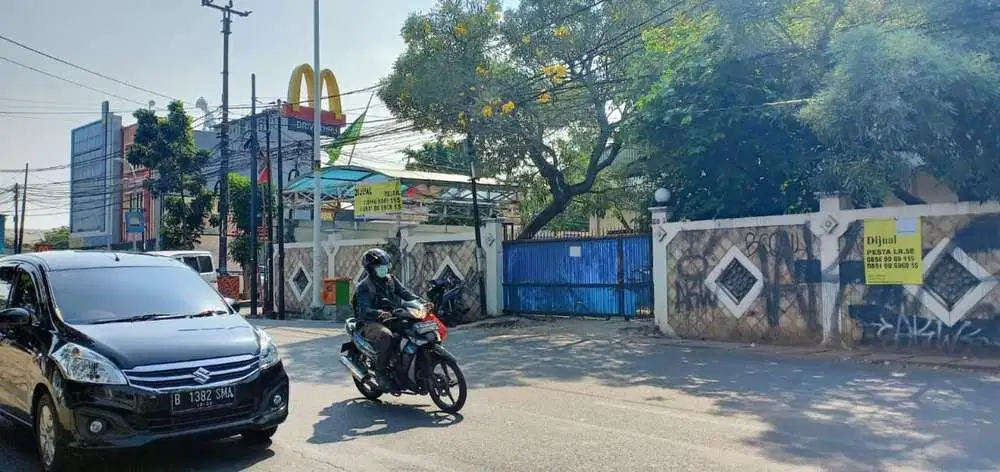Gedung di Lenteng Agung di Kawasan Pusat Bisnis Lenteng Agung Jakarta