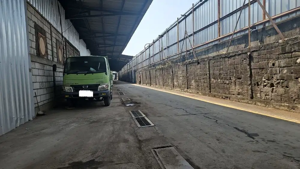 Disewakan Termurah Siap Usaha Gudang Ex Pabrik di Daan Mogot Raya