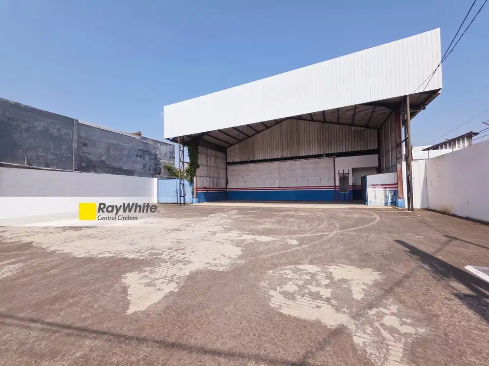 Gudang Bagus Parkir Luas Siap Pakai di Mundu Cirebon