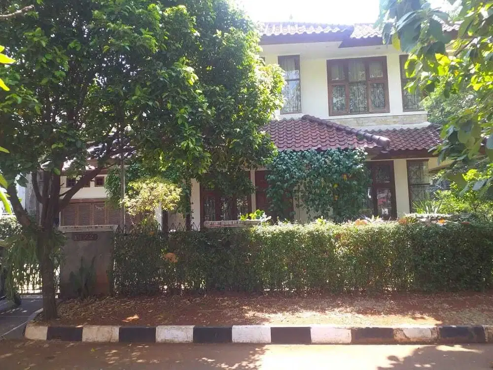 Rumah Mewah 2 lantai (hoek) Perumahan Elite di Lebak Bulus, JakSel
