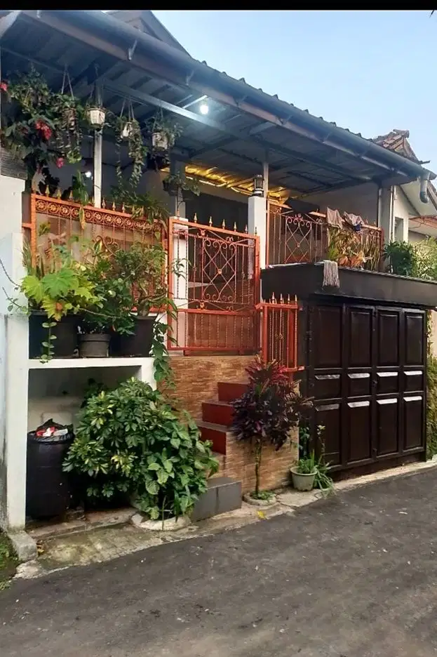 DIJUAL CEPAT RUMAH 3 LANTAI MURAH 500 JT NEGO