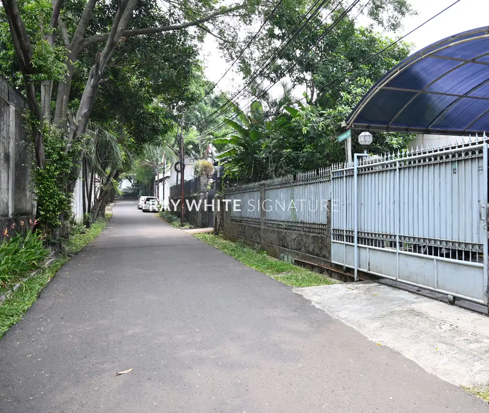Rumah Lama Jl Terusan Hang Lekir Harga Bagus di Area Elit