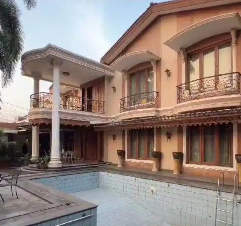 DIJUAL RUMAH MEWAH (PINGGIR JALAN), JATIPADANG, PASAR MINGGU, JAKSEL