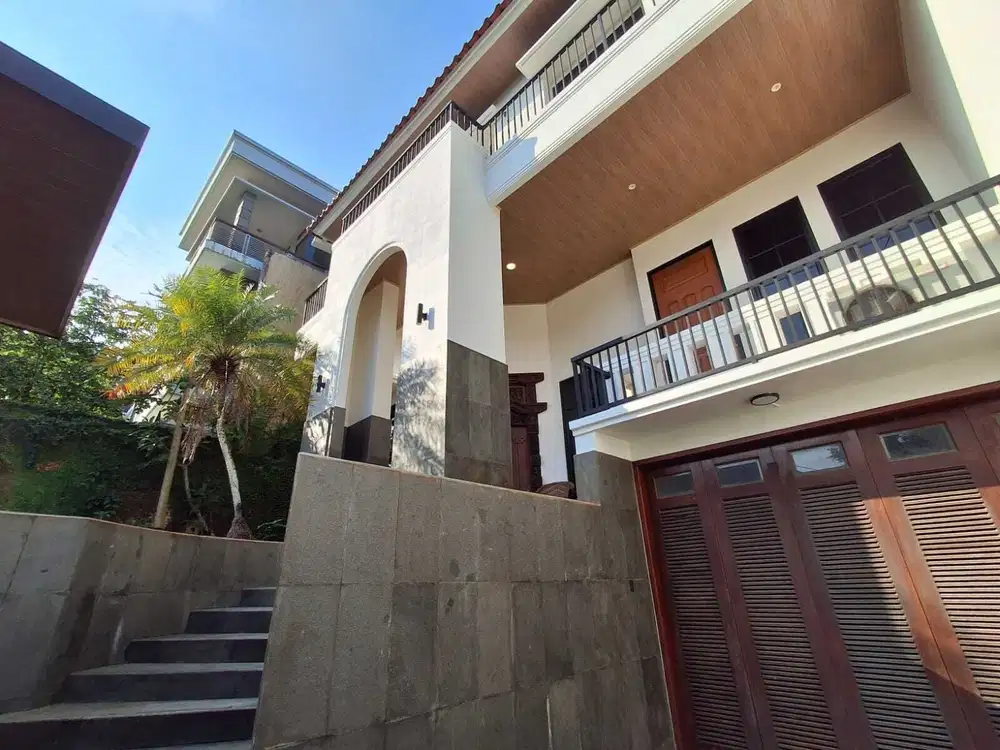 Dijual Rumah Lokasi Strategis 2 Lantai Di Cinere Dekat Tol