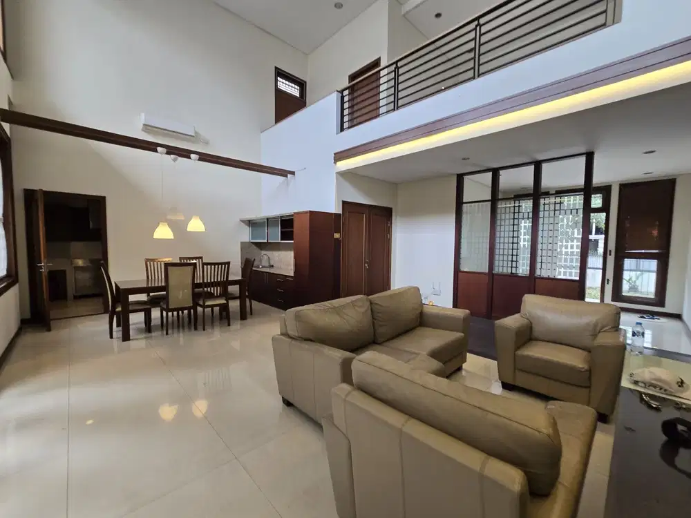 DIJUAL RUMAH KEREN DI SETRADUTA BANDUNG UTARA