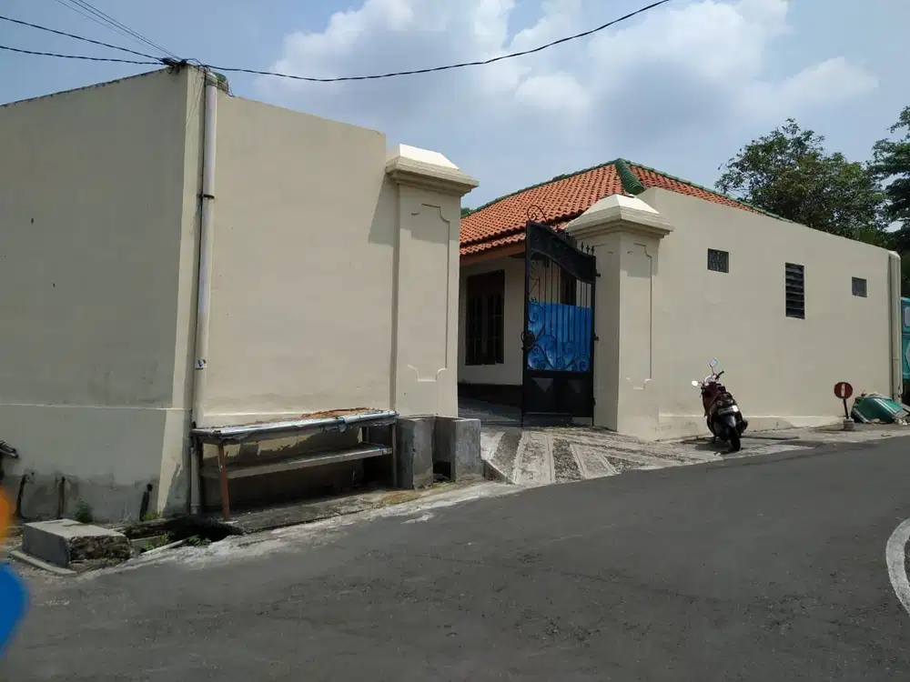 Rumah Kost Luas 27 Kamar Strategis Dekat Kampus AUB Solo (At)