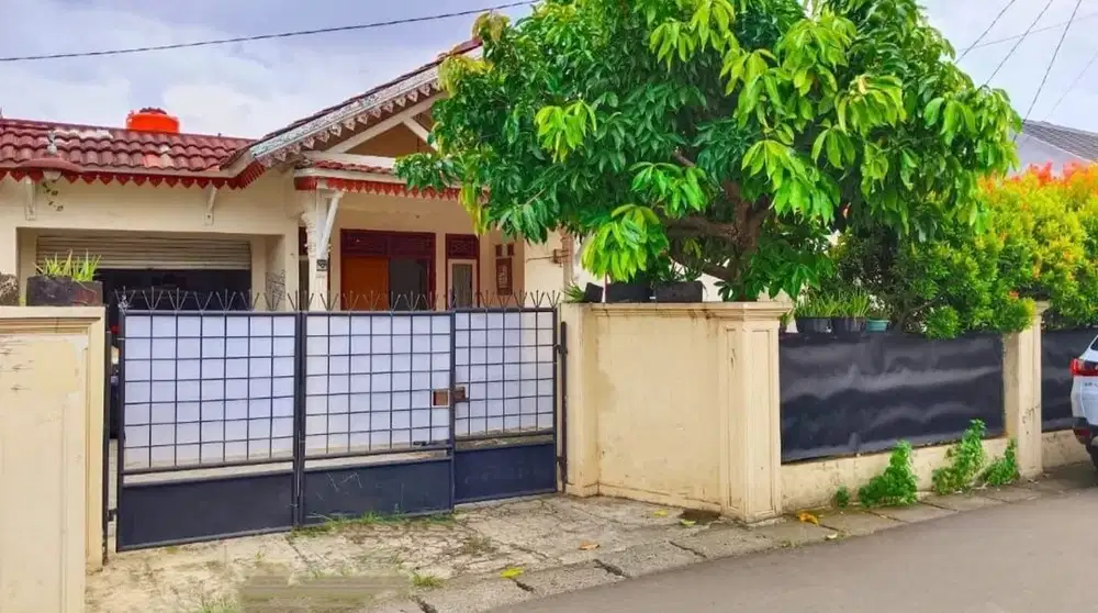 Dijual Cepat Rumah dengan tanah  luas lokasi sangat strategis, Cinere