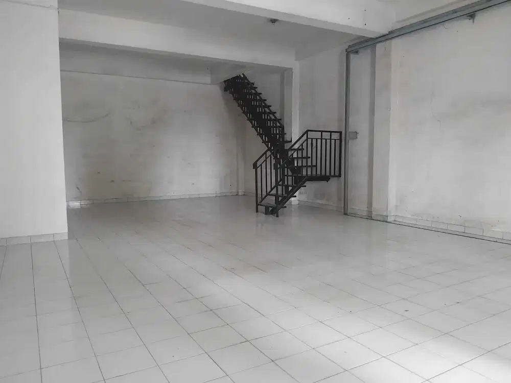 Disewakan Ruko Siap Pakai di Jalan Tuparev Cirebon