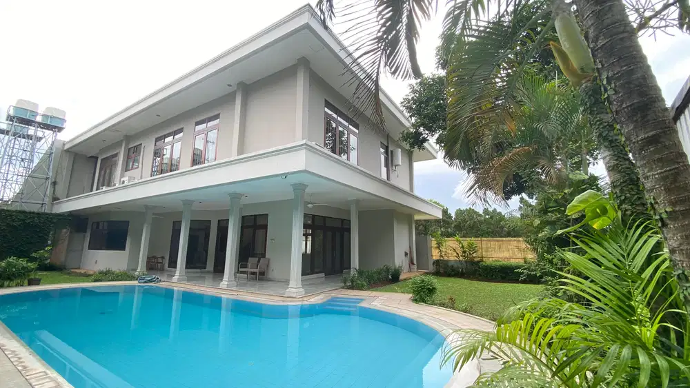 Disewakan Rumah Bisa Untuk Kantor Konsep Resort Tengah Kota Strategis