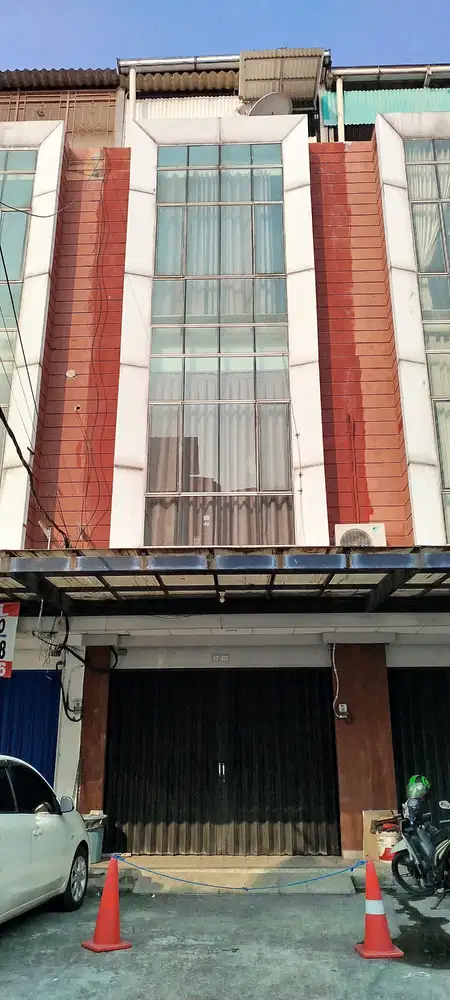 Ruko 4 lantai siap pakai di Ketapang Utara, Gajah Mada, Taman Sari