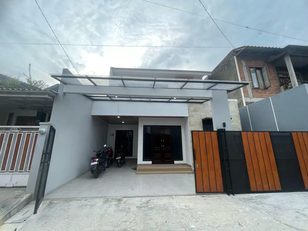 Rumah Baru Siap Huni dalam Kompleks Housing Molek Pondok Gede