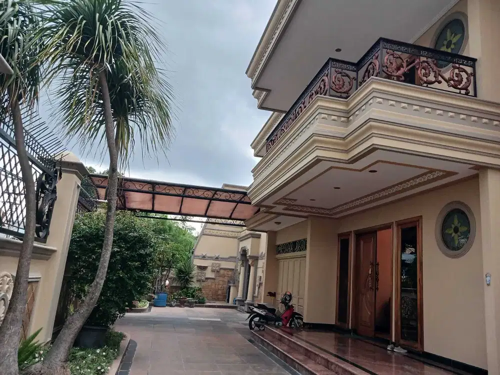 Rumah dijual paling bagus di Solo Baru