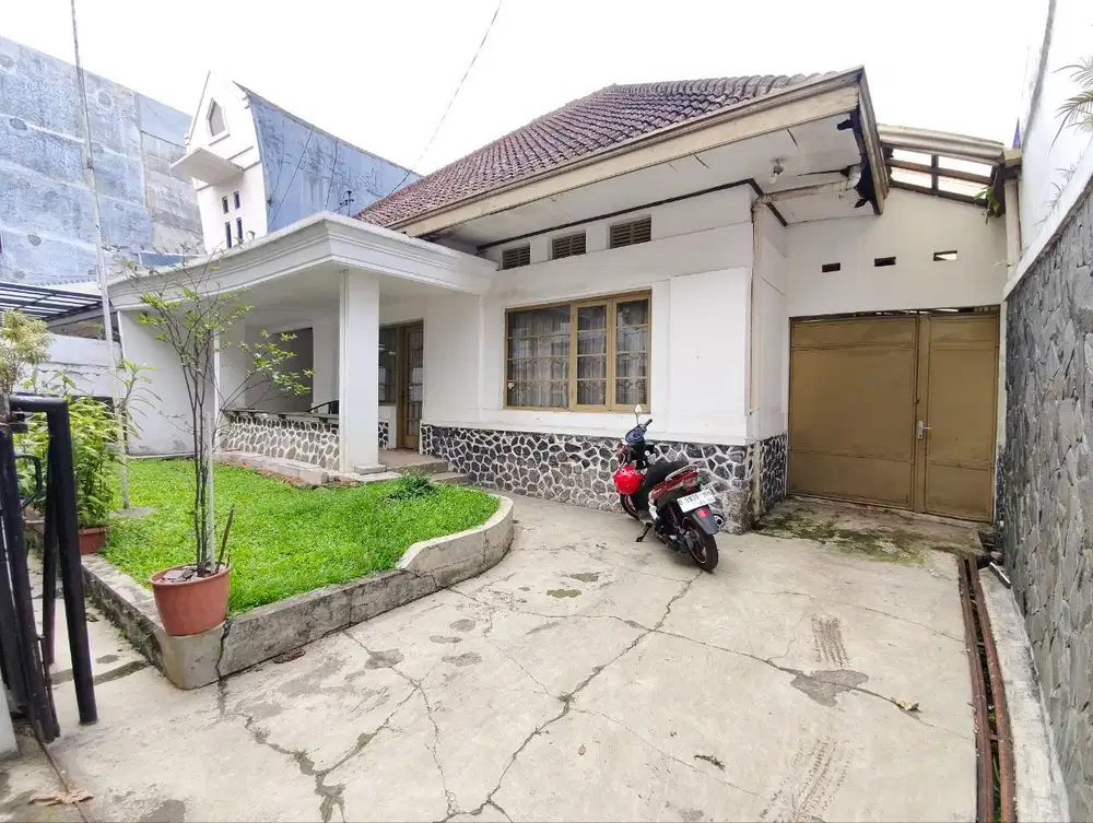 Dijual Rumah Klasik di Pusat Kota Cocok Untuk kantor & Usaha Area Prime Sayap Riau Re. Martadinata Bandung