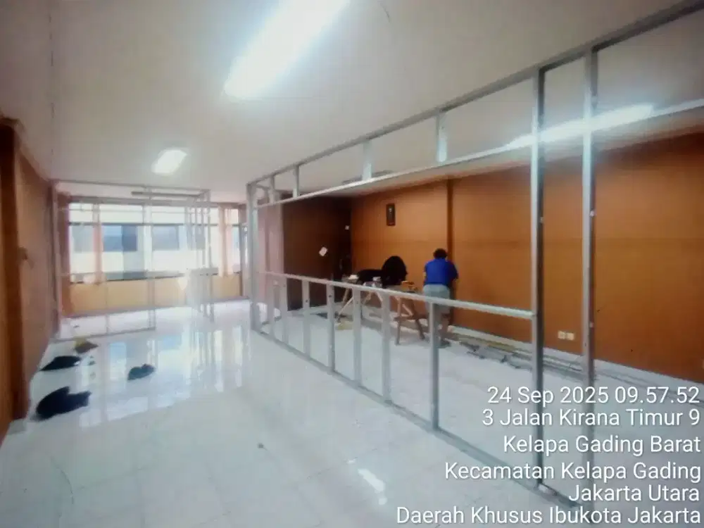 Dekorasi gypsum penyekat  kantor murah berkualitas cepat & efesien