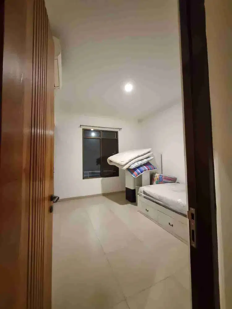 Dijual rumah cantik dan mewah di Taman Holis Indah